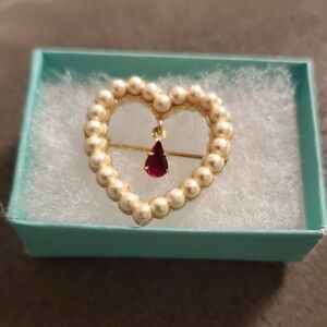 Vintage Avon Pearl Heart Brooch with Red Teardrop Stone – Gift-Ready